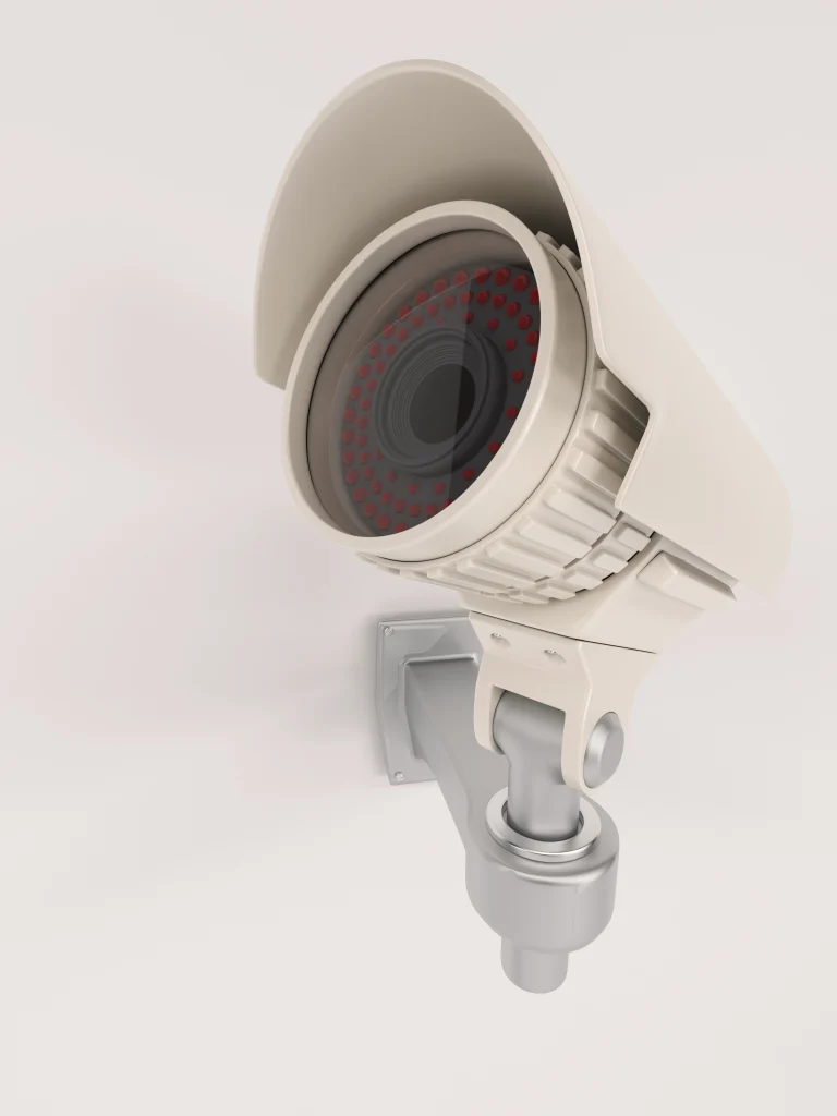 Cámara de seguridad moderna instalada en una pared blanca, compatible con Alexa y Google Home