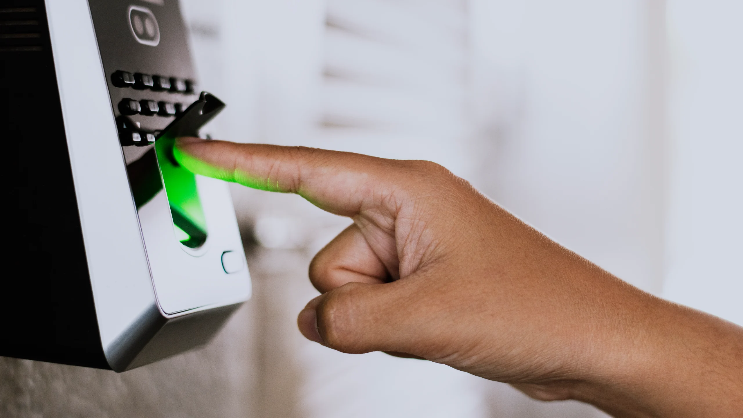 Control de accesos biométrico con huella digital en Málaga